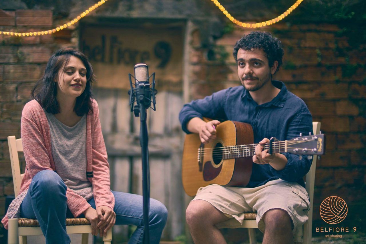Chicca e Giulio, i Jingles in Trouble Serenità in voce e chitarra al Gosis