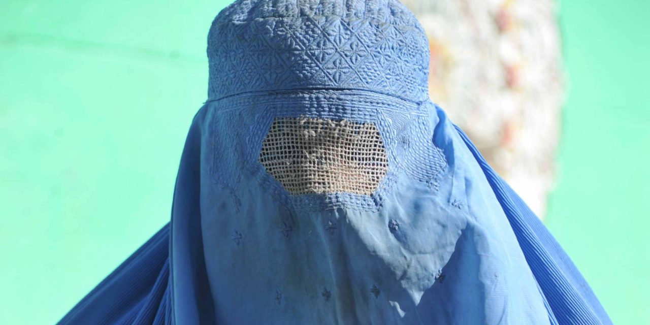 Zanica, donna col burqa all’asilo E su Facebook scoppia la polemica