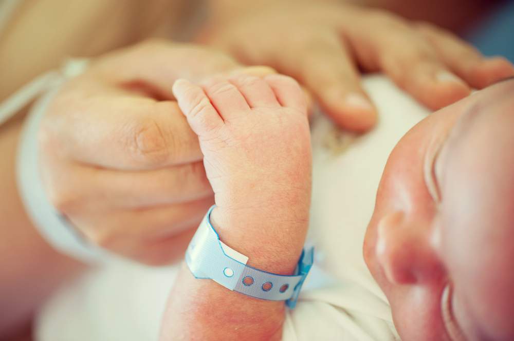 Papà in stanza con le neomamme per più tempo, qualcosa si muove al Papa Giovanni