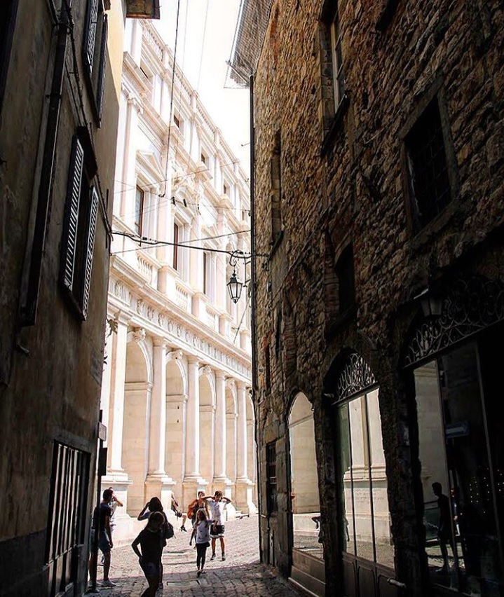 Riflessi e scorci in Città Alta – Silvia Bonomi