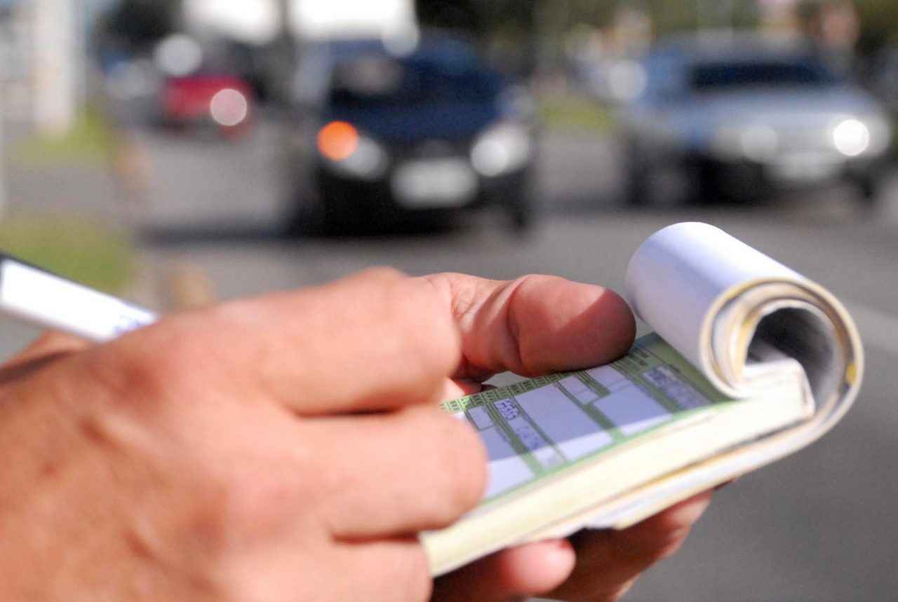 Corsarola a senso unico e 53 multe per “parcheggio creativo” sulle Mura nel weekend