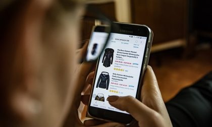 Lo shopping online è conveniente (pochi ormai attendono i saldi)