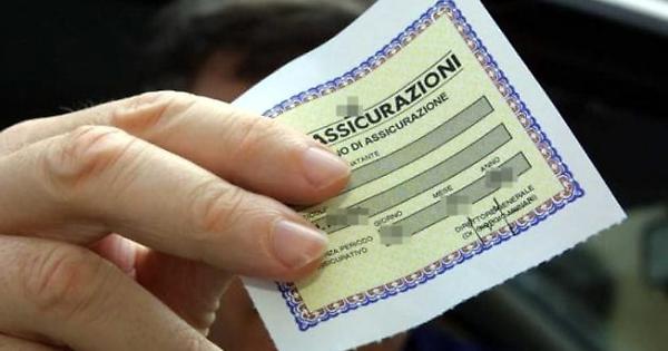 Ci fanno pagare di più l’Rc auto (e l’han ribattezzata “tariffa equa”)
