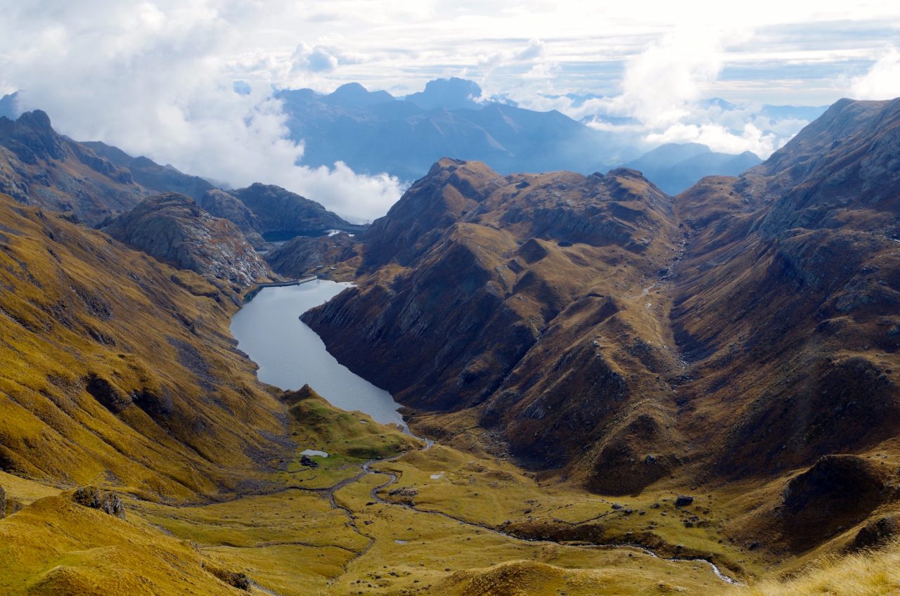Il lago dei Frati e il suo monte Gemme nascoste da visitare