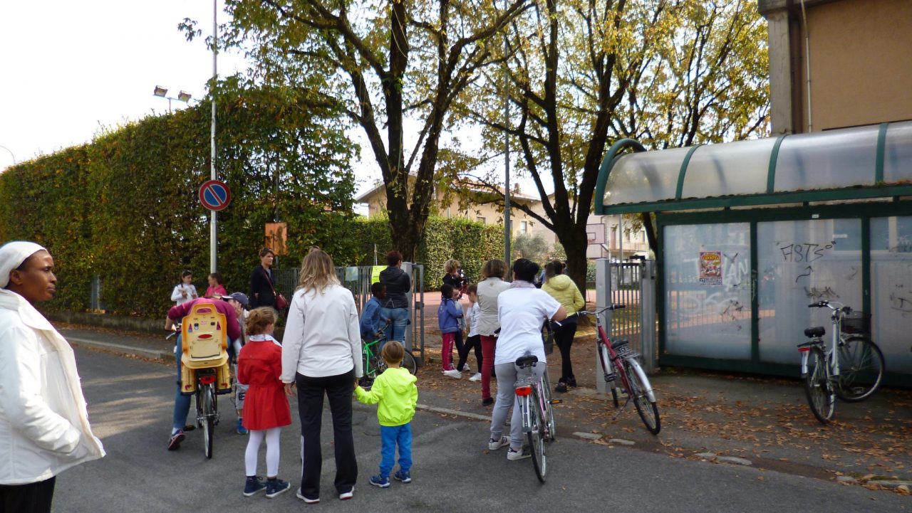 Il figlio si lamenta su Facebook e il preside lo minaccia di querela