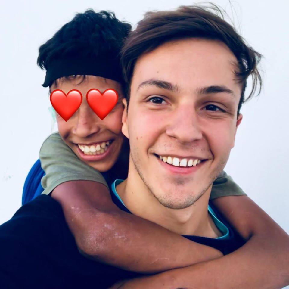 Nicolò, che a soli 25 anni ha creato una scuola in un campo profughi