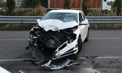 Moto contro auto in zona aeroporto Gravissimi un 18enne e una 15enne