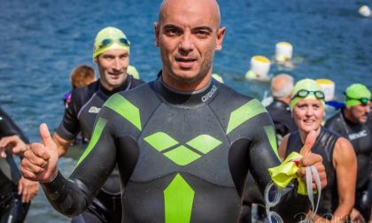 Le traversate a nuoto di Luca per lottare insieme a suo figlio