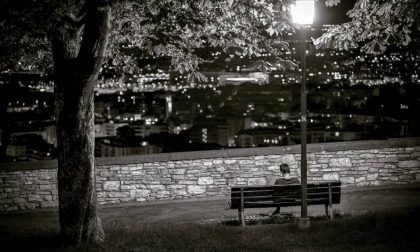 Le luci la sera, ma in bianco e nero - Roberto Riva
