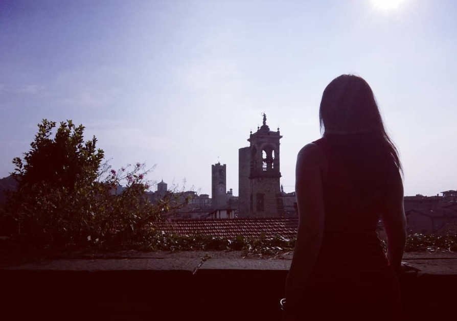 Uno sguardo dalla rocca – Lory Todeschini