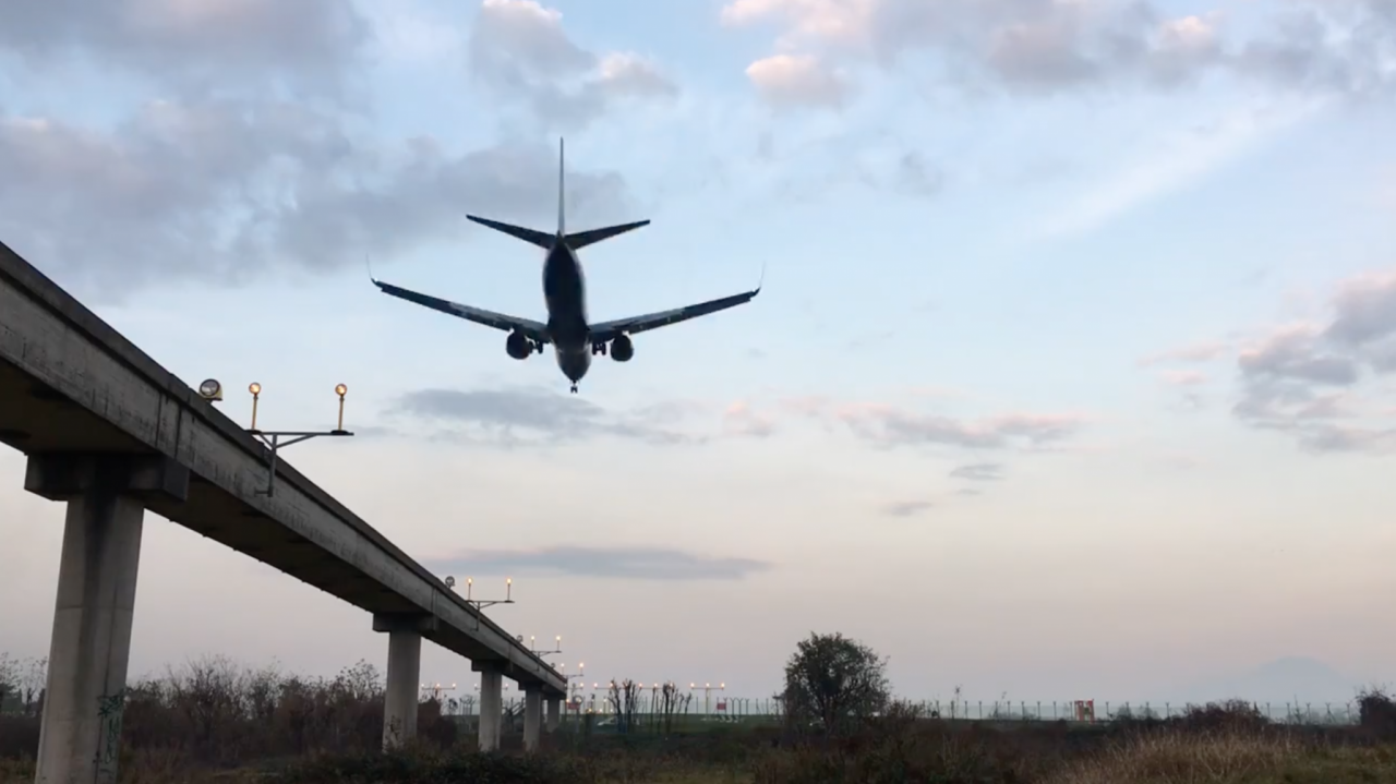 Aeroporto, è guerra aperta (e così ci perdiamo tutti)