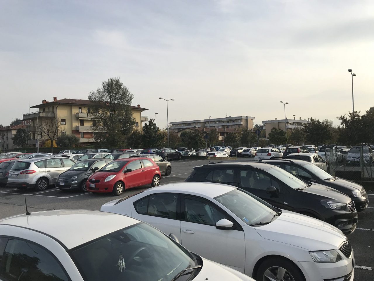Cittadini contro studenti a Dalmine È ripartita la guerra dei parcheggi