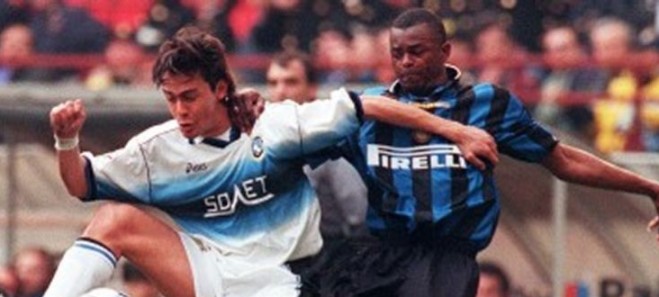 Il calcio d’attacco del Gasp contro l’ex bomber Inzaghi