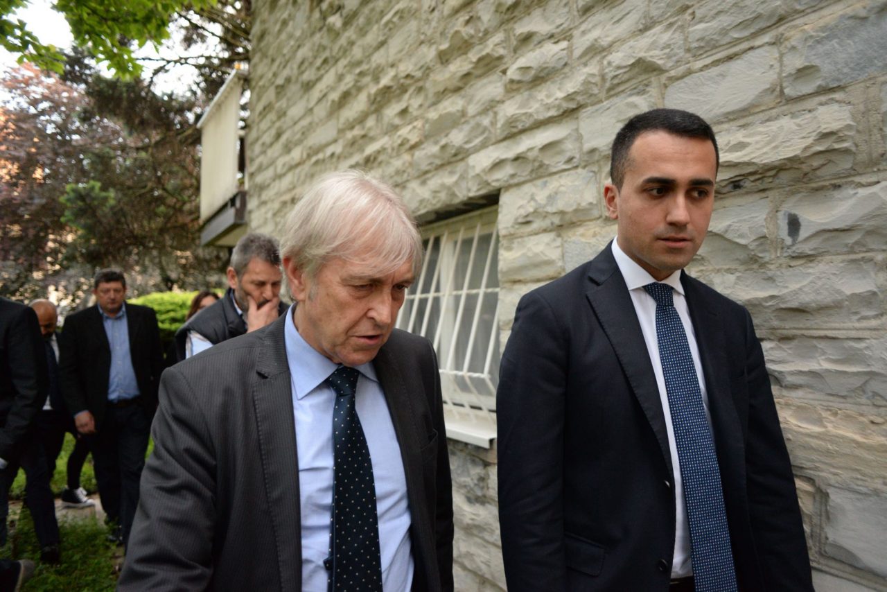 Compra una mega villa all’asta poi scopre di chi è, e rinuncia