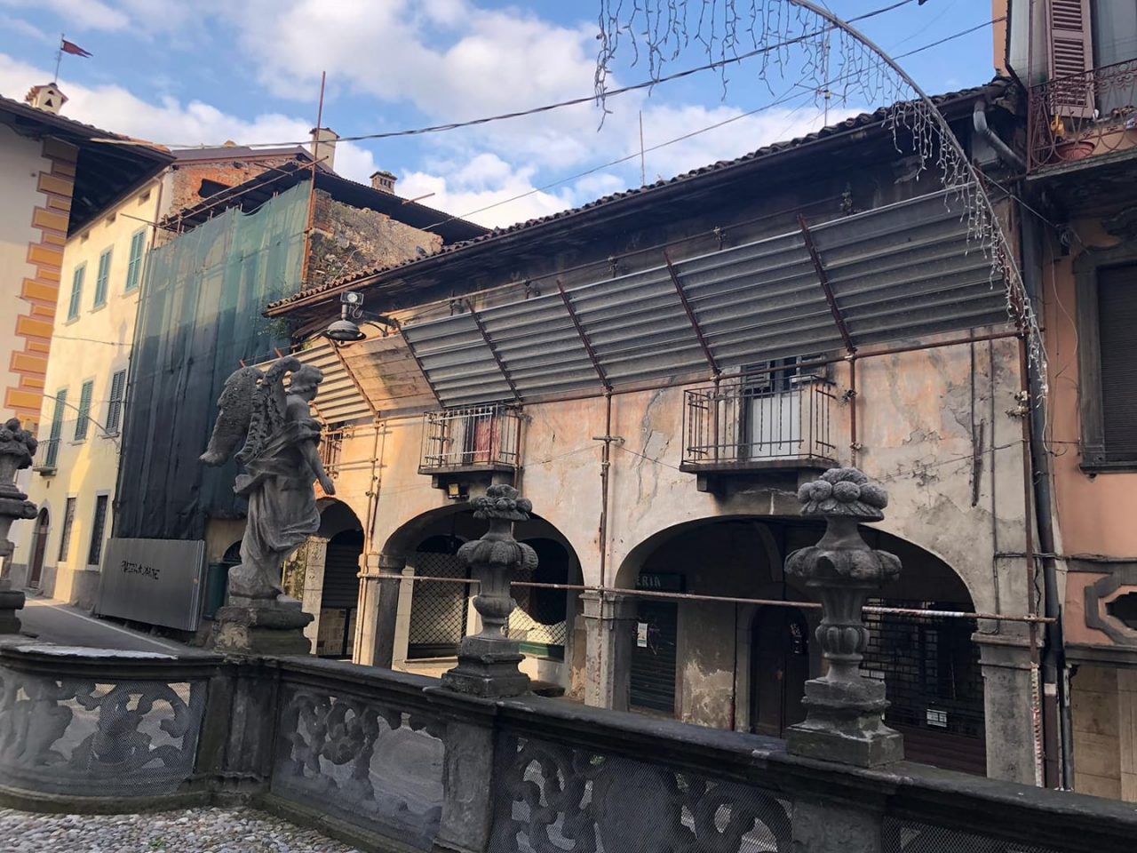 Ponte, polemica sulla case popolari «Sono topaie». La Giunta risponde
