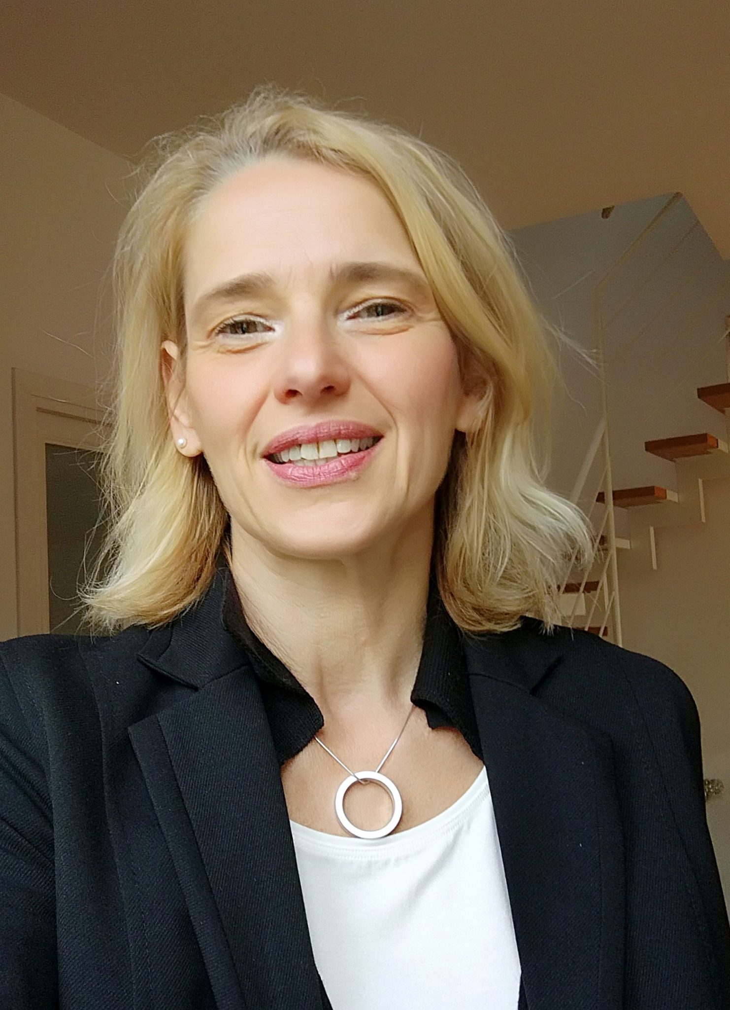 34398906_laura 2018
