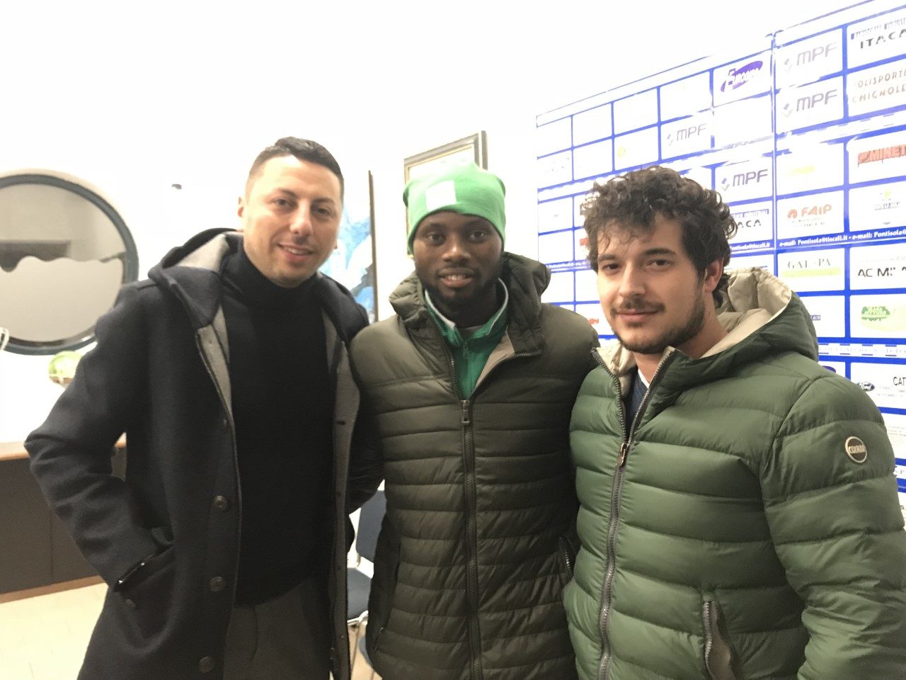 Calciatore insultato perché di colore I compagni smettono di giocare