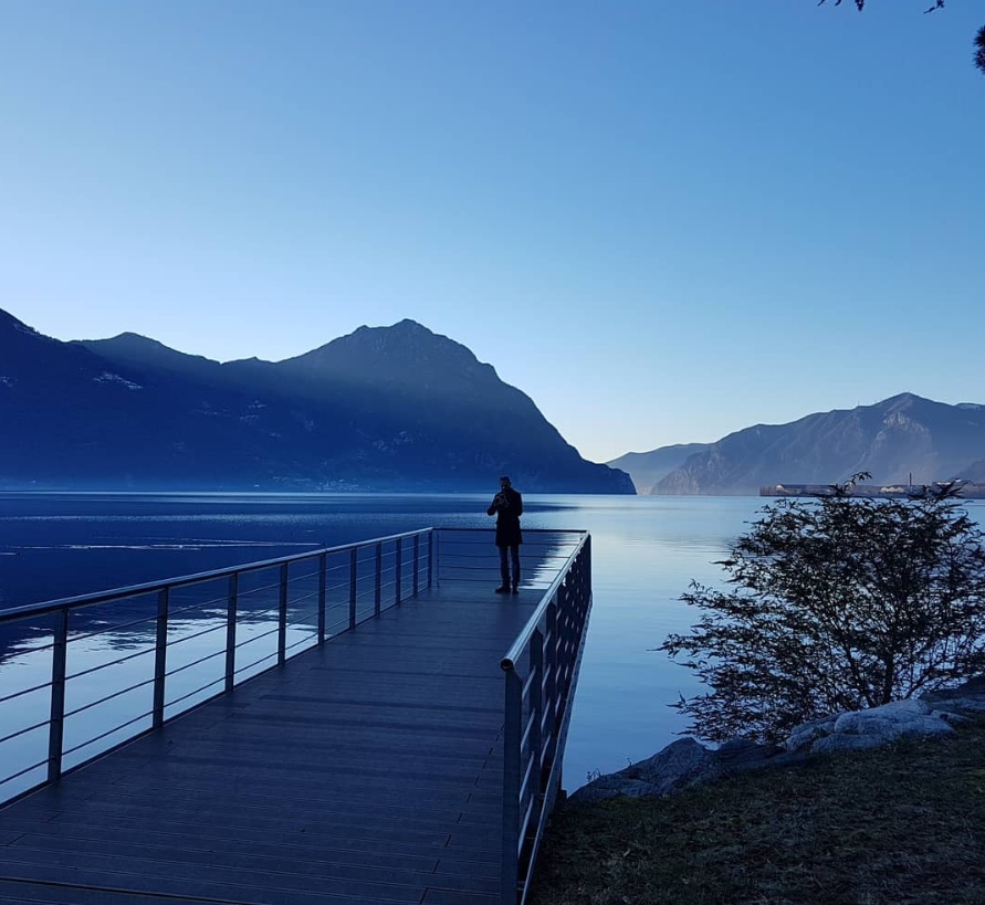 Costa Volpino d’azzurro vestita – Laura Donadoni