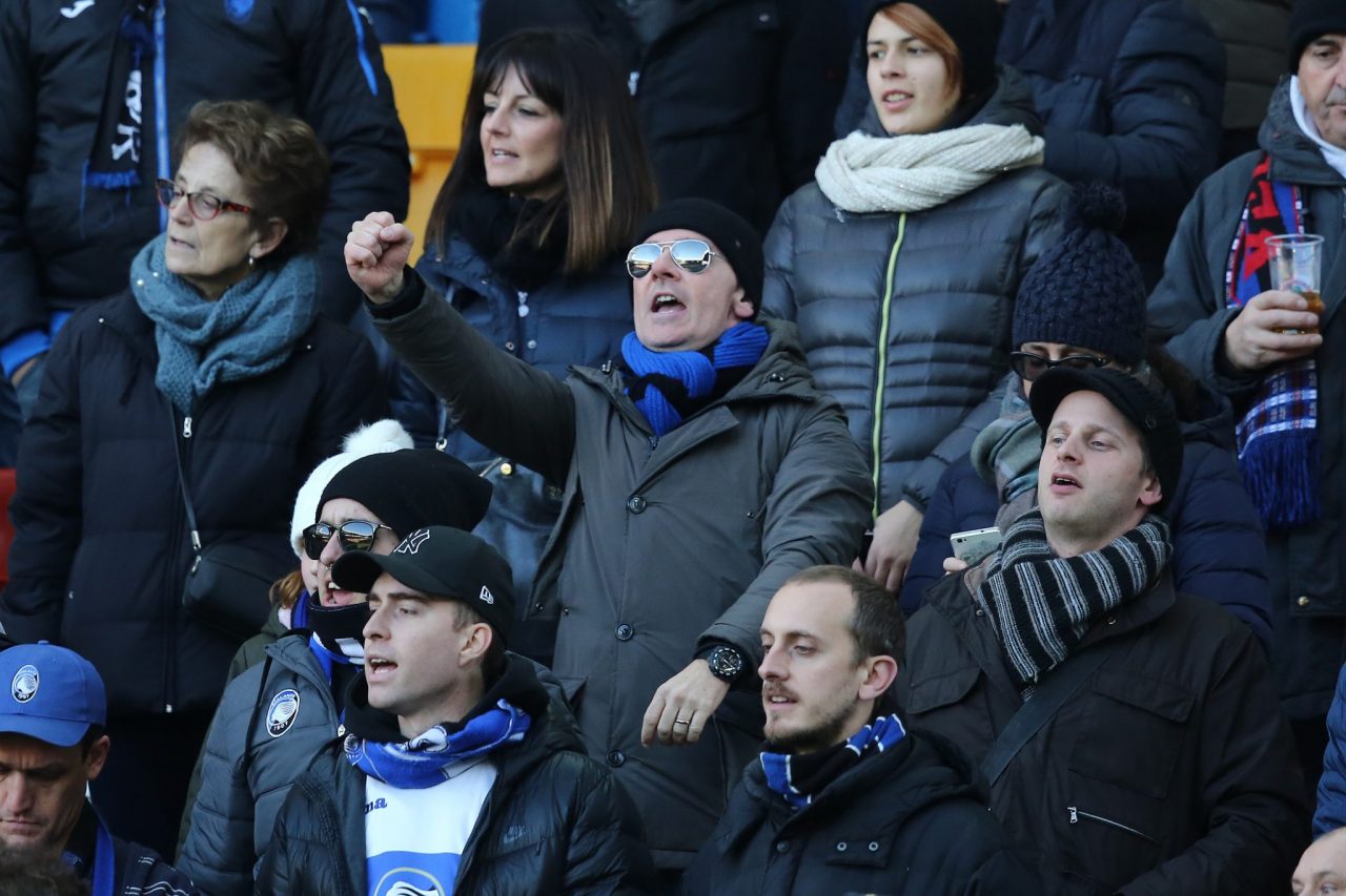 Loro fischiano, noi cantiamo