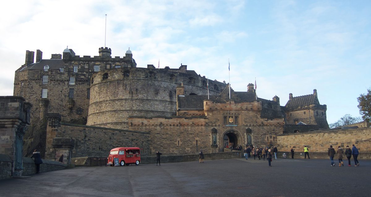 edinburgh-castle-frontal-view-1200x640