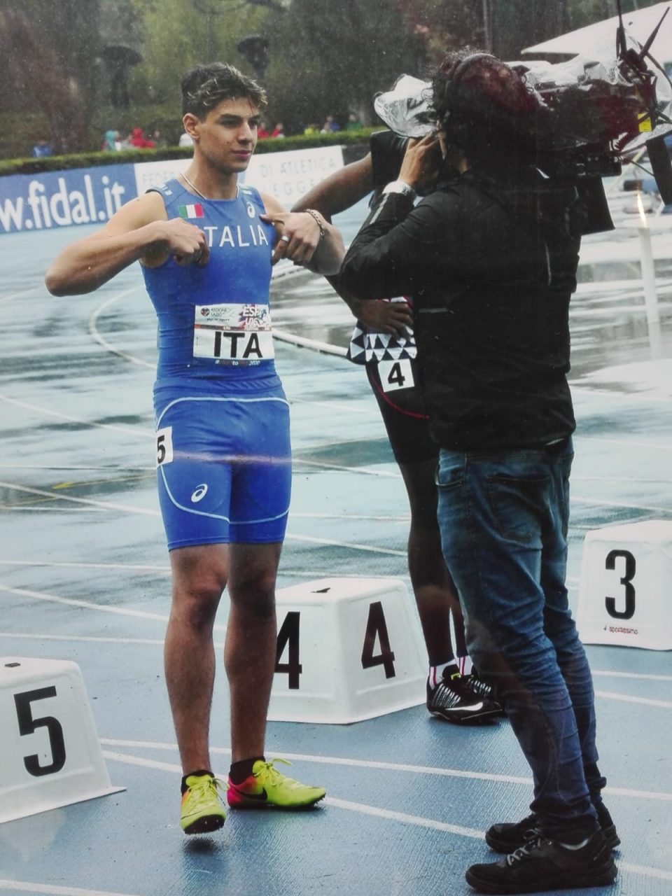 Il giovane Samuele, medaglia d’oro ai campionati italiani di atletica