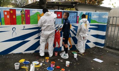 Lacrime di colore contro il bullismo Murales degli alunni a Osio Sotto