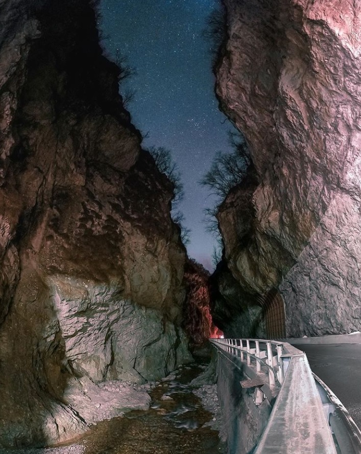 Tra la strada e le stelle (Serina) – Valeria Fiorillo