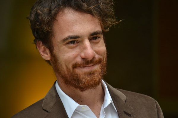 Recitare con Elio Germano si può  Cercasi comparse (pagate 86 euro)