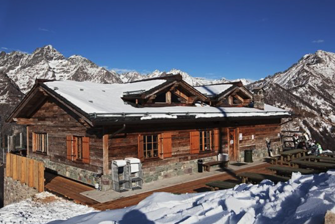 Se avete da parte un gruzzoletto a Lizzola ci sono tre rifugi all’asta