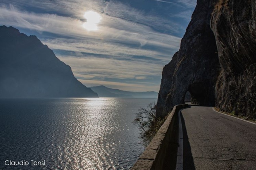 Sulle rive del lago a Riva di Solto – Claudio Tonsi