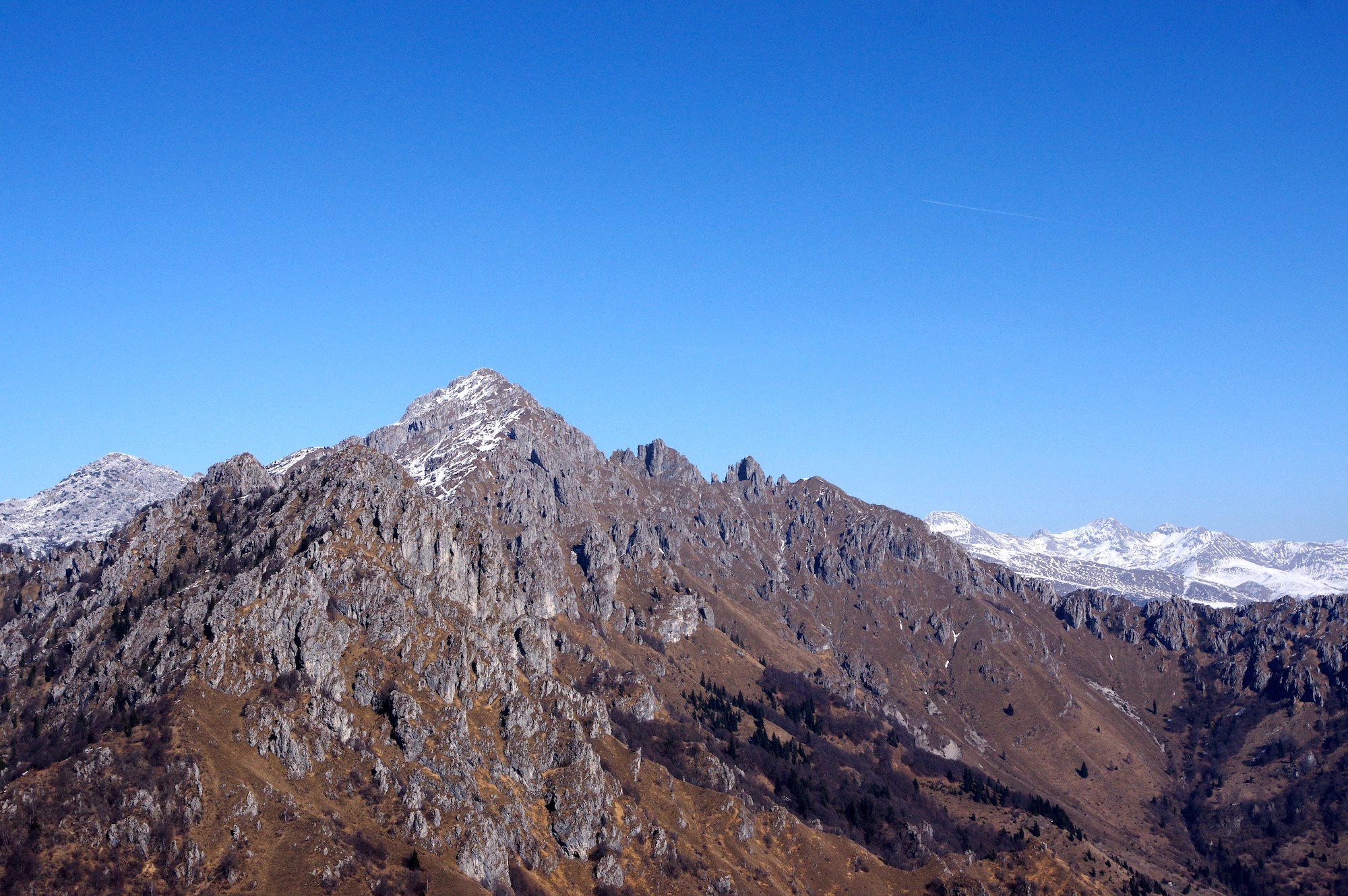 13 - Zoom sul Monte Alben