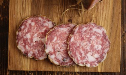 Arriva l’etichetta che vuole salvare il vero salame “Made in Bergamo”