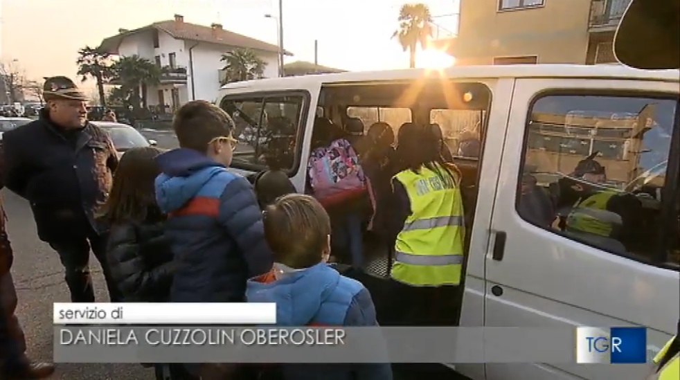 Treviolo, i bimbi a scuola li portano gli Alpini (che son finiti pure in tv!)