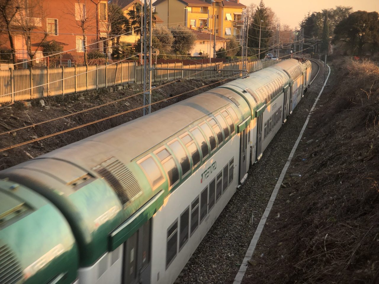 Raddoppio ferroviario, basta litigare L’importante è che sia un metro