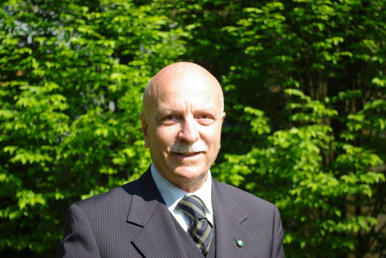 «Le conferiamo la laurea d’onore» Ma la lettera arriva dopo 11 anni