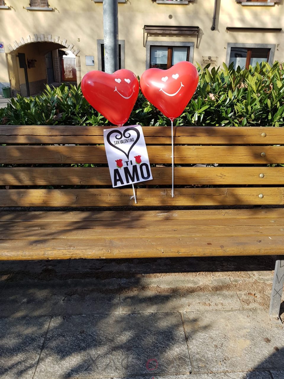 Nella notte, Briolo si è riempita di cuori (nessuno sa chi è stato)