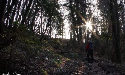 Giochi di luce e riflessi verso il Monte Suchello - Angelo Corna