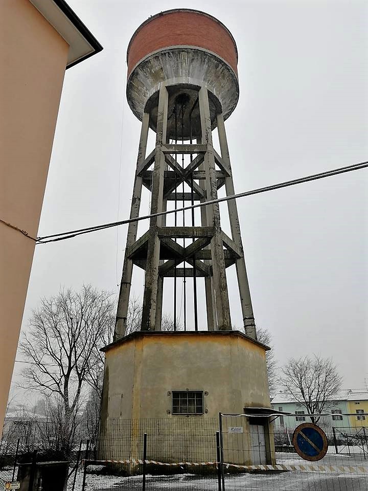 La torre dell’acqua di Osio Sotto stavolta verrà abbattuta davvero