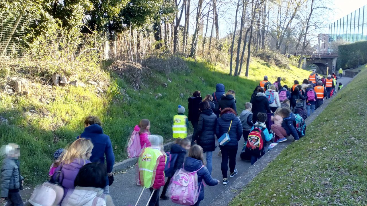 A Mozzo vanno tutti col Piedibus (e non soltanto per un venerdì)