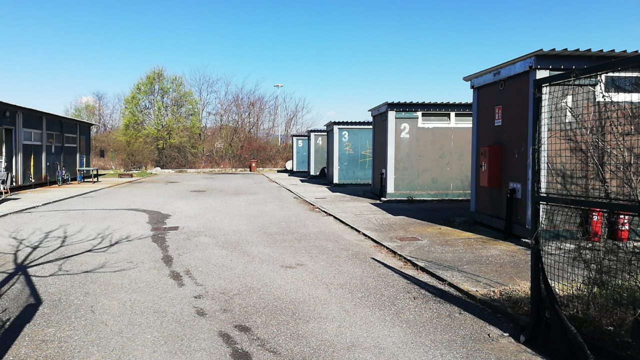 Scappavano dalle guerre jugoslave Dal ’06 sono nei container a Seriate