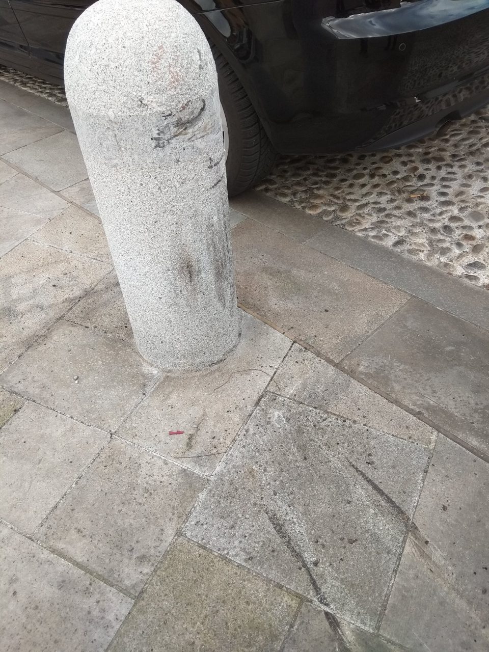 La nuova piazza… sfascia le auto! Tanti (troppi) incidenti a Stezzano