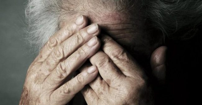 Ultraottantenne di Villongo consegna gioielli per 60mila euro a due truffatori: arrestati