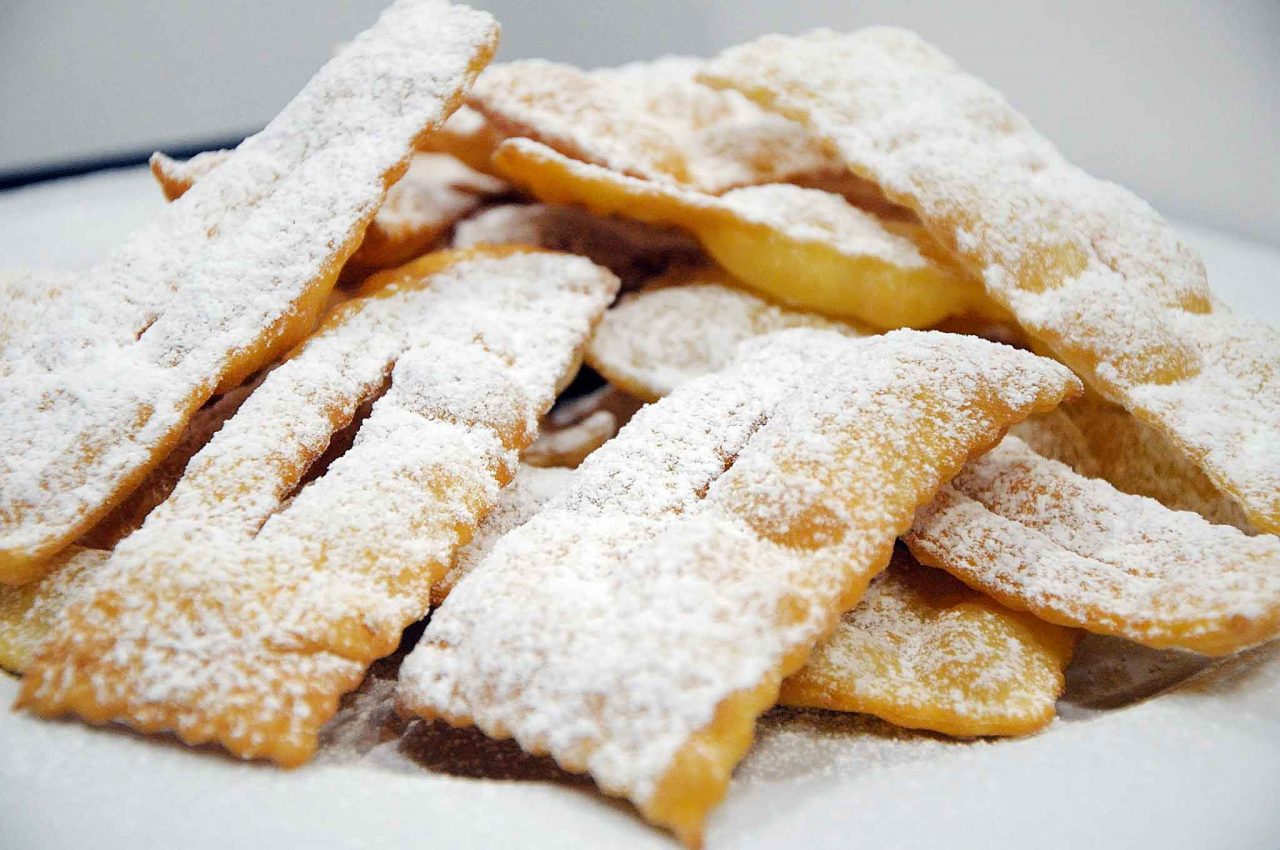 Quei mille nomi delle chiacchiere Che diventano cenci e lattughe