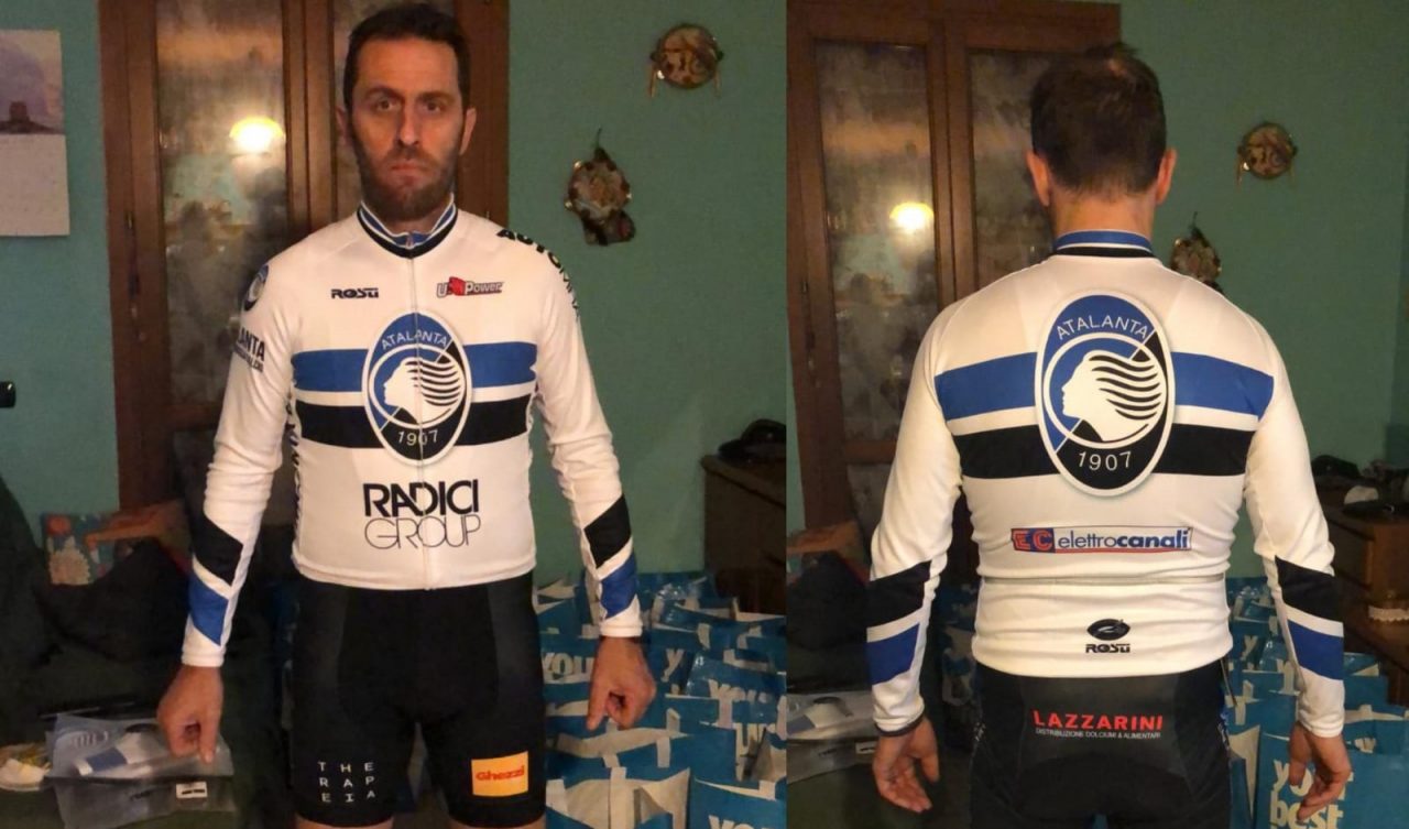 La Dea corre a Genova in bici (con le nuovissime divise)