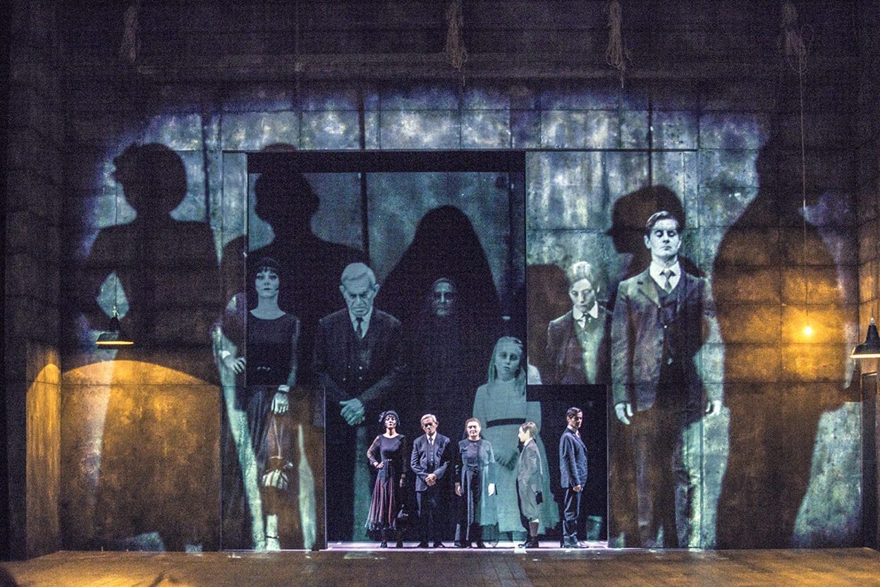 I Sei personaggi di Pirandello in un mix di cinema e teatro