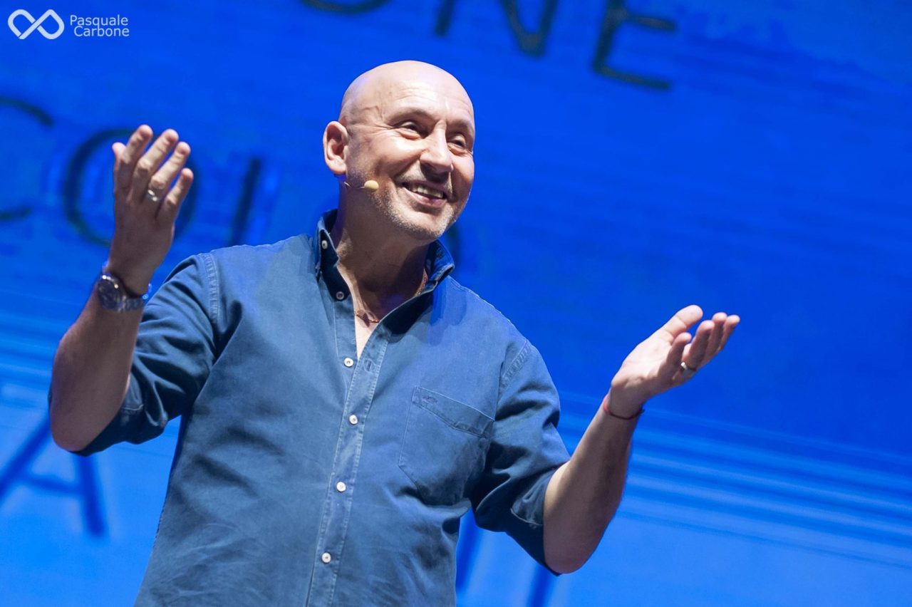 Con Papà, perché lo hai fatto? Battista ride anche di se stesso