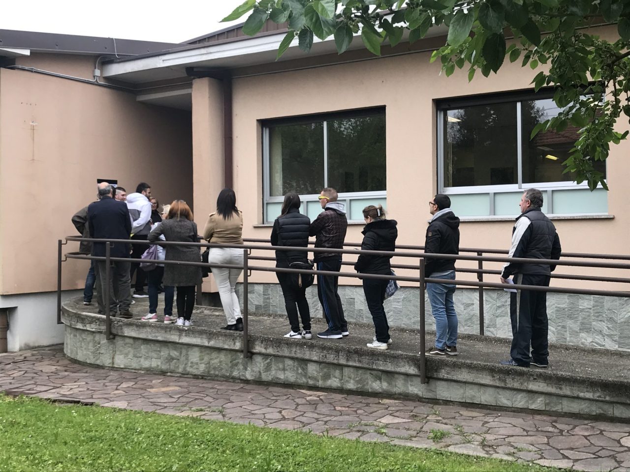 Italtrans offre lavoro a Lallio e le persone si mettono in coda