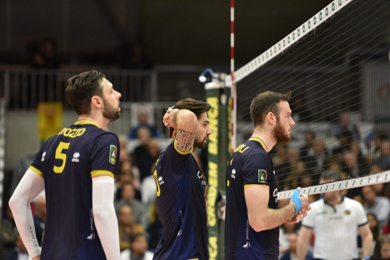 Olimpia, la finalissima inizia male Battuta 3-0 in gara-1 a Piacenza