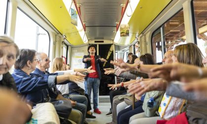 Cinquemila per la festa del tram Le foto degli spettacoli a bordo