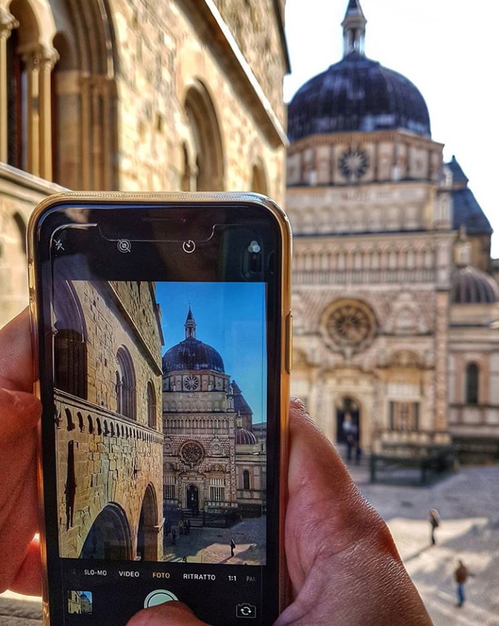 Così bella da finire in una… doppia foto – Ilaria Albizzati
